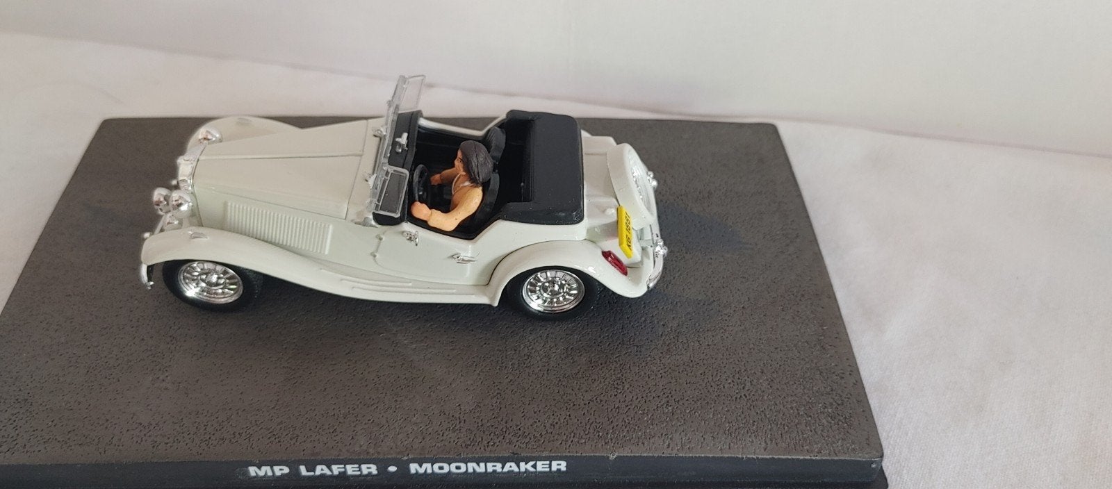 James bond Collection 1:43 MP lafer, Hobby en Vrije tijd, Modelauto's | 1:43, Verzenden, Zo goed als nieuw, Auto, Overige merken