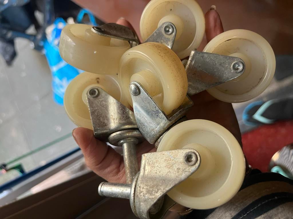 Set van 6 zwenkwielen voor meubels of karren, Ophalen of Verzenden, Gebruikt