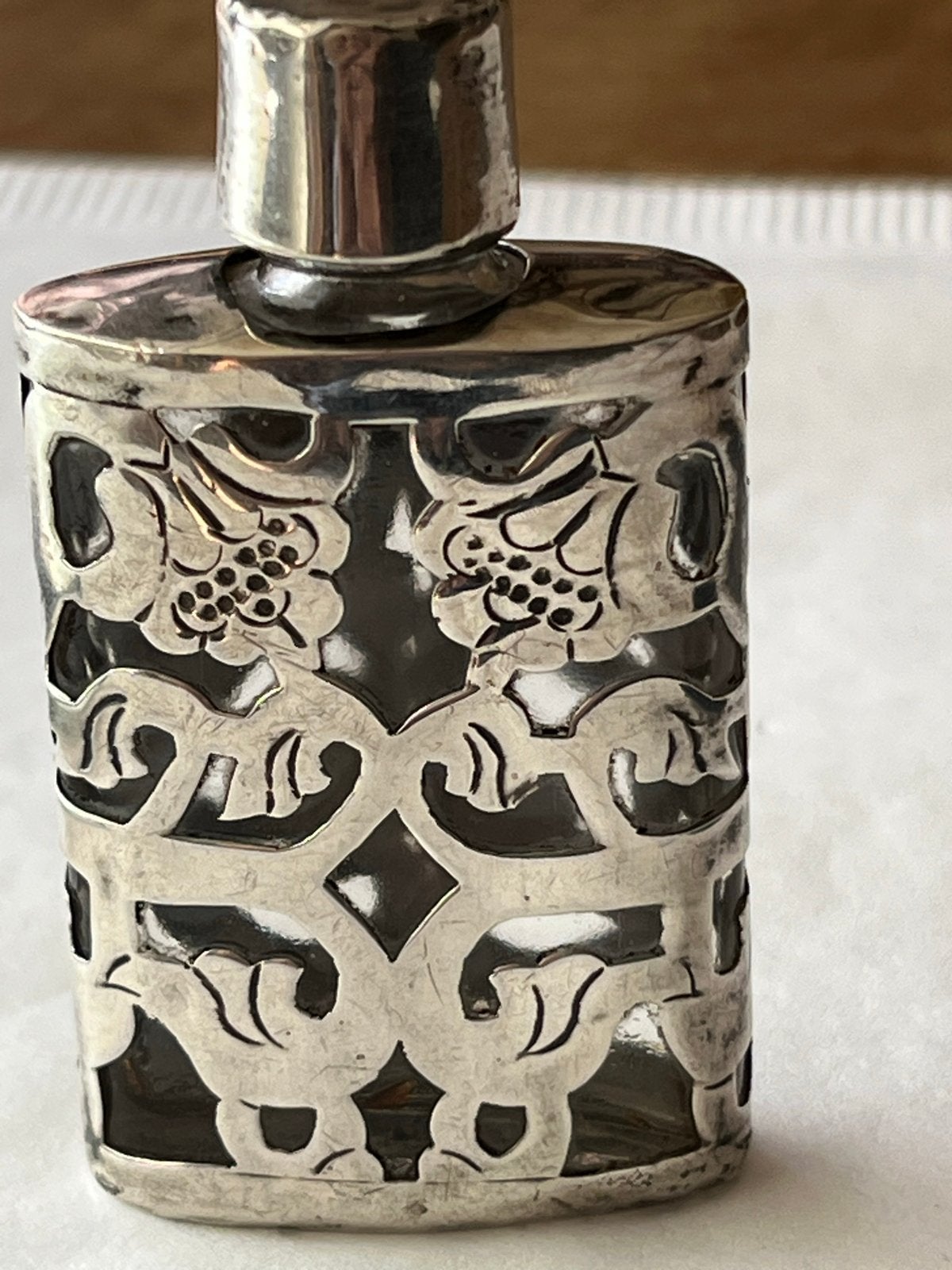 Zilveren Parfumflesje met Opengewerkt Design, Gekeurd, Verzenden, Zilver