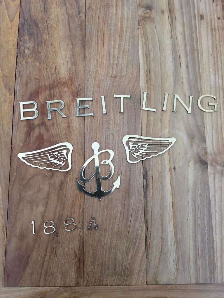 Breitling Logo Letters en Emblemen - Decoratie, Verzamelen, Merken en Reclamevoorwerpen, Reclamebord, All. du Laser 10, 2300 La Chaux-de-Fonds, Zwitserland