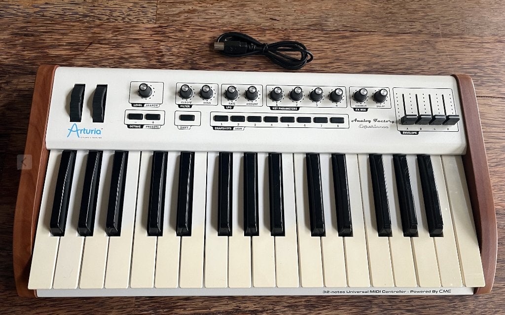 Arturia Analog Factory Full size 32-Keys Midi Controller, Muziek en Instrumenten, Midi-apparatuur, Ophalen of Verzenden, Gebruikt