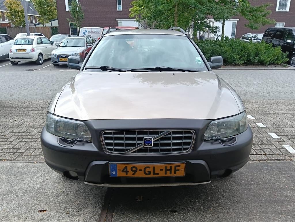 Volvo V70 2.4 T XC 4WD AUT 2001 Beige, Auto's, Volvo, Automaat, 1800 kg, Beige, Stationwagon