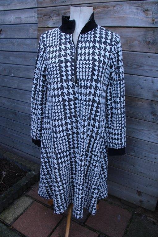 Jurk zwart/ offwhite Yoek mt 42/44 Vaste prijs, Yoek, Zwart, Maat 42/44 (L), Ophalen of Verzenden