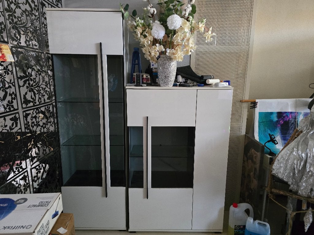 2 Mooie witte hoogglans vitrinekasten., Huis en Inrichting, Kasten | Vitrinekasten, Ophalen, Met deur(en), 200 cm of meer, Zo goed als nieuw