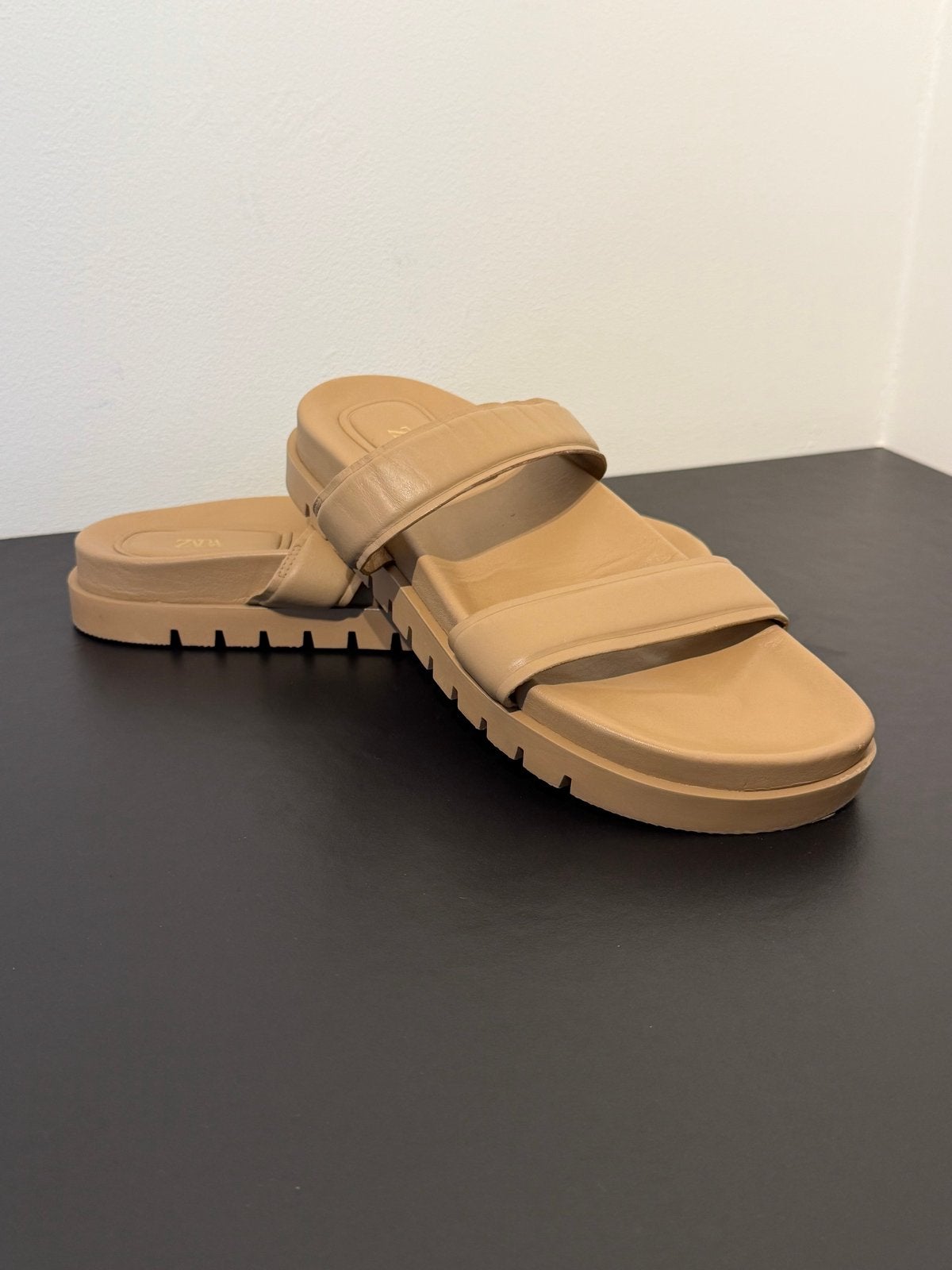 Zara - Minimalistische Sandalen Beige | Maat 41, Beige, Gedragen, Sandalen of Muiltjes, Ophalen of Verzenden