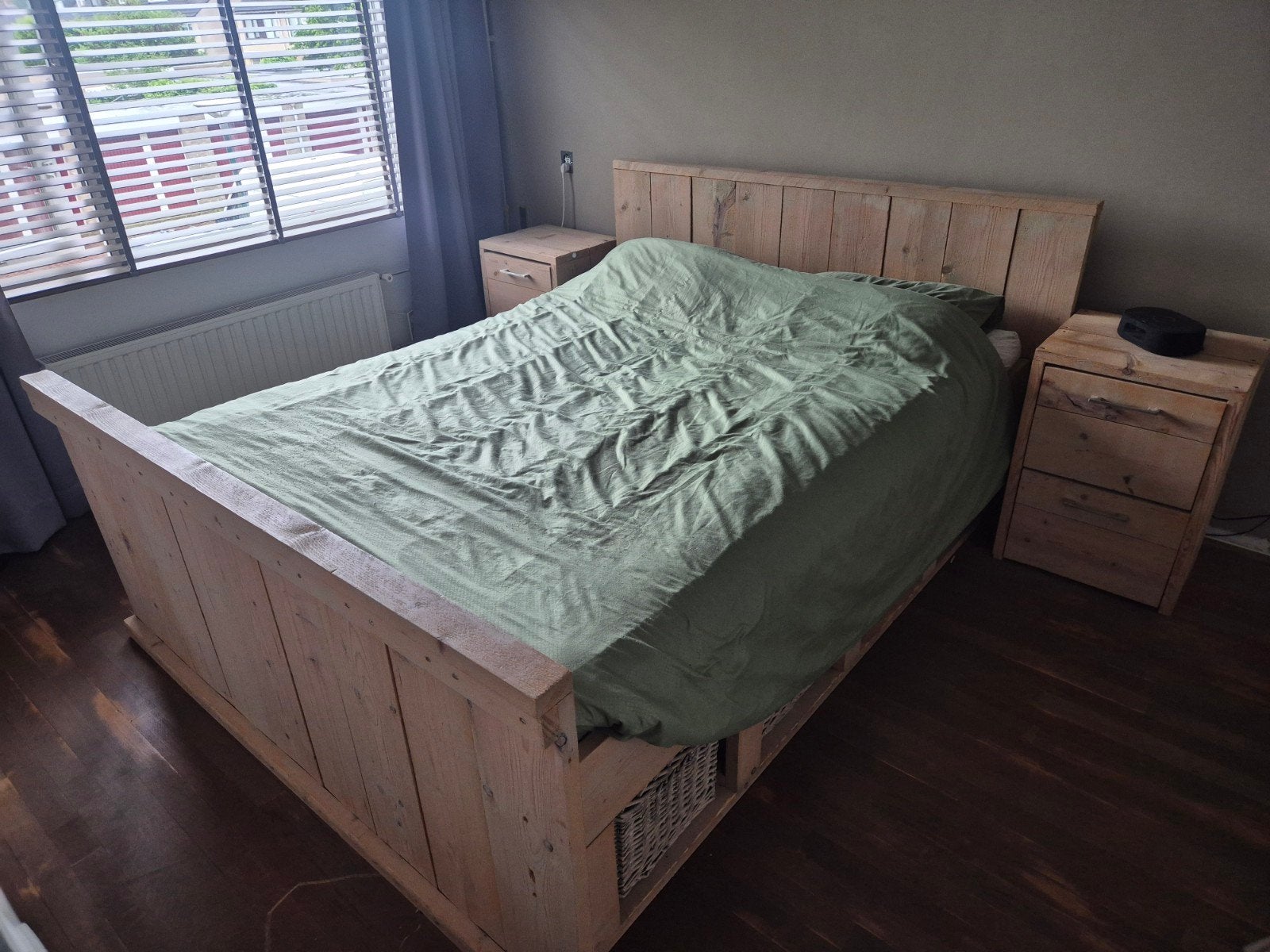 Robuust steigerhouten bed., Huis en Inrichting, Slaapkamer | Bedden, Ophalen