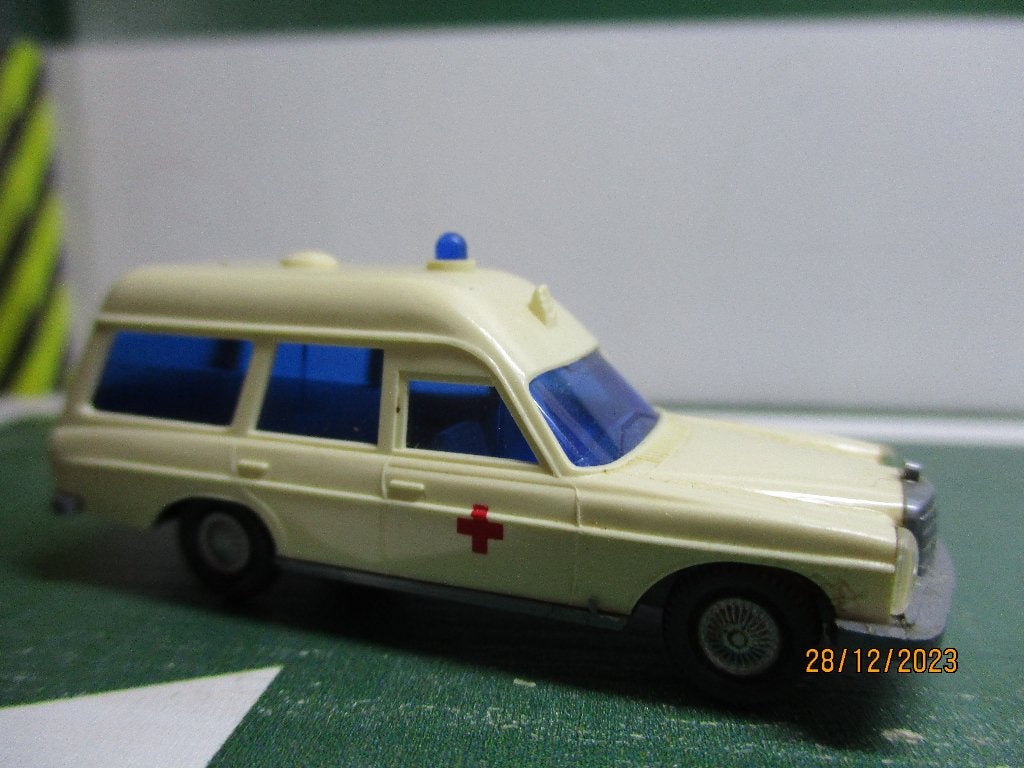 Wiking Mercedes Ambulance, Gebruikt, Auto, Wiking, Ophalen of Verzenden