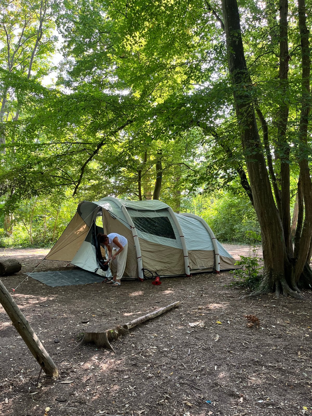 Ruime opblaasbare familietent - Ideaal voor kamperen, Caravans en Kamperen, Ophalen, Gebruikt, Tot en met 4