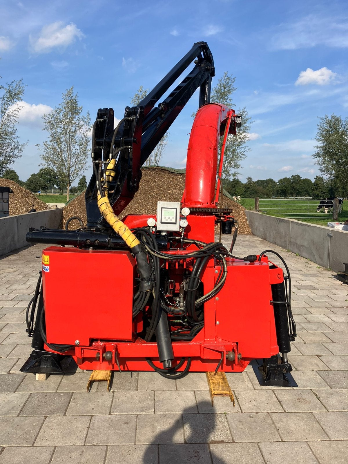 TP960PH Houtversnipperaar met Mowi kraan en hoogkiepkar, Ophalen
