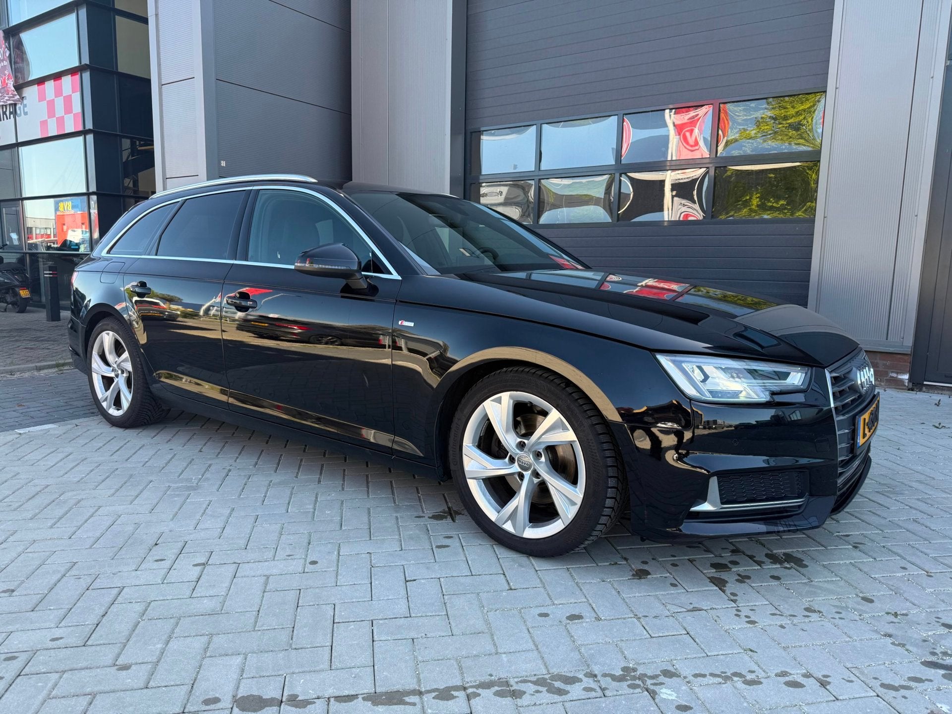 Audi A4 Avant 40 TFSI Sport S line black edition 190PK, Gebruikt, Euro 6, 1984 cc, A4