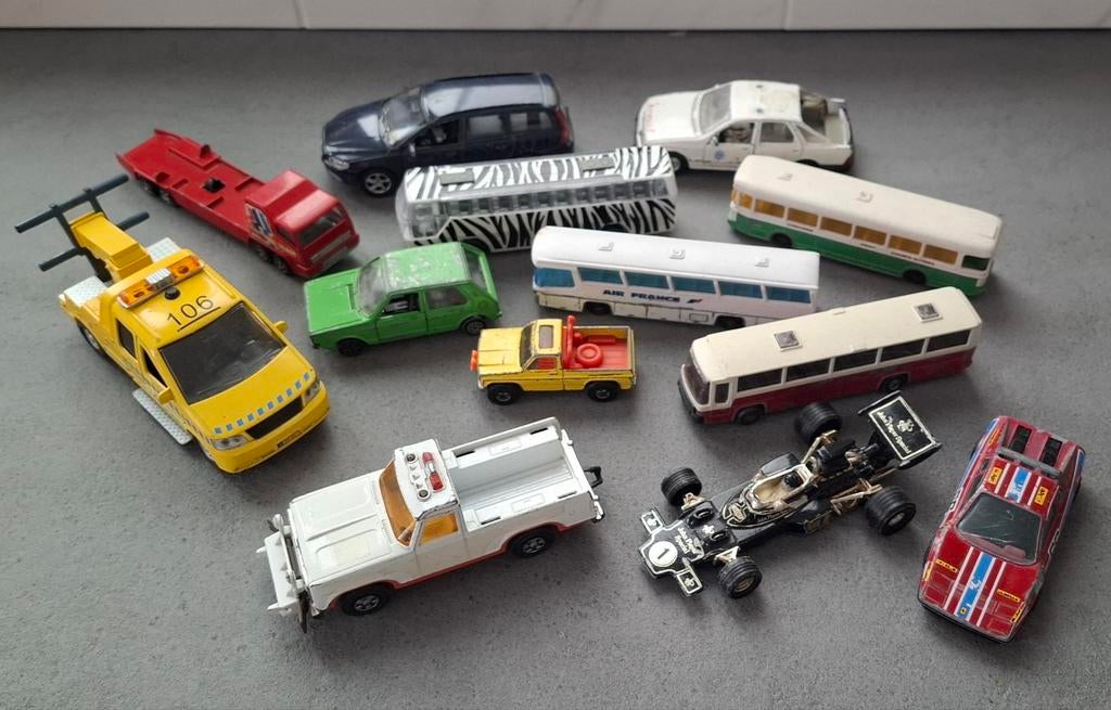 Verzameling speelgoedauto's en bussen, Ophalen of Verzenden