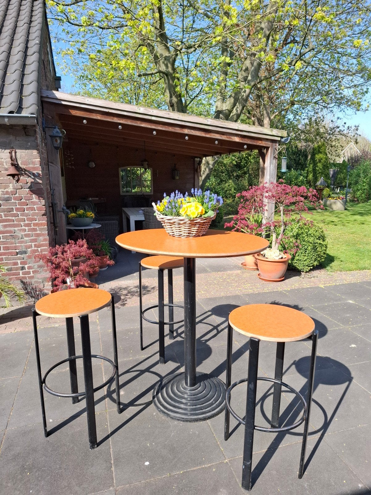Statafel / hangtafel met 4 krukken, Ophalen, Zo goed als nieuw, Inclusief barstoelen