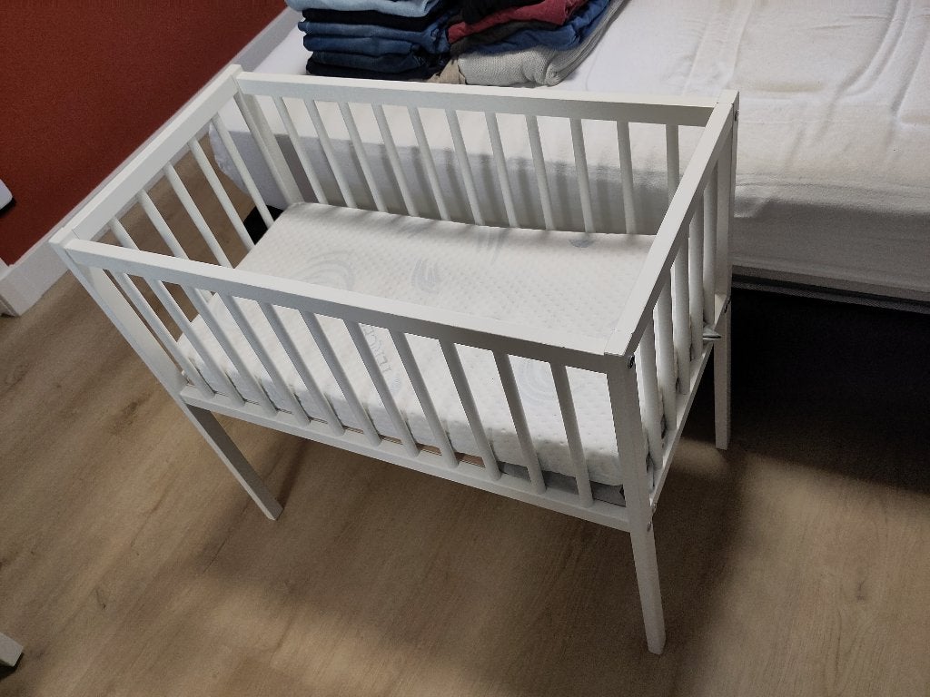 Houten wiegje met goede matras, Ophalen, Zo goed als nieuw, Wieg