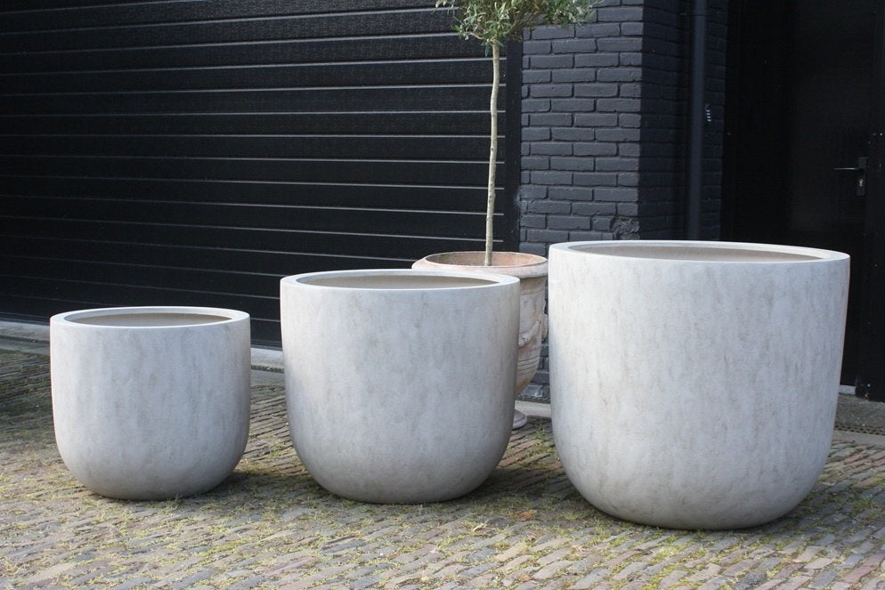 Grote ronde bloempotten Egg Pot zand beige terras 3 maten