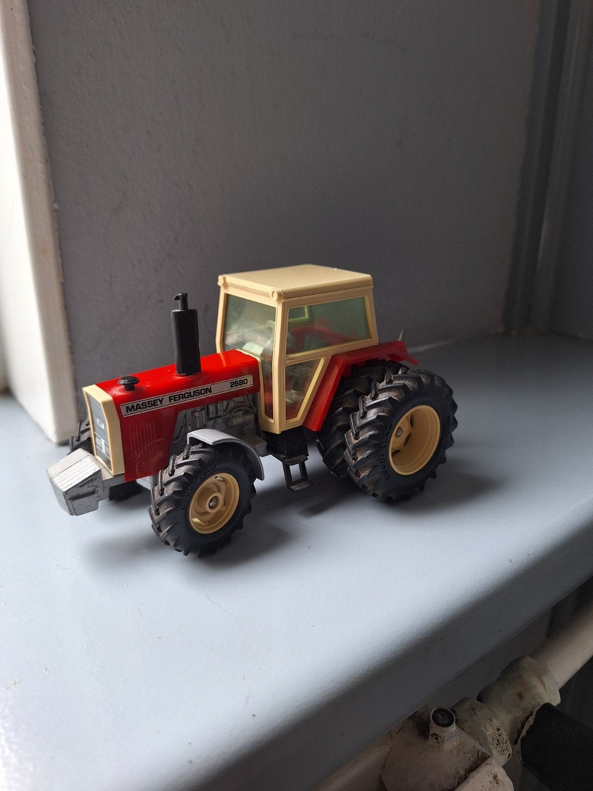 Massey Ferguson 3680 model tractor, Ophalen of Verzenden, Gebruikt