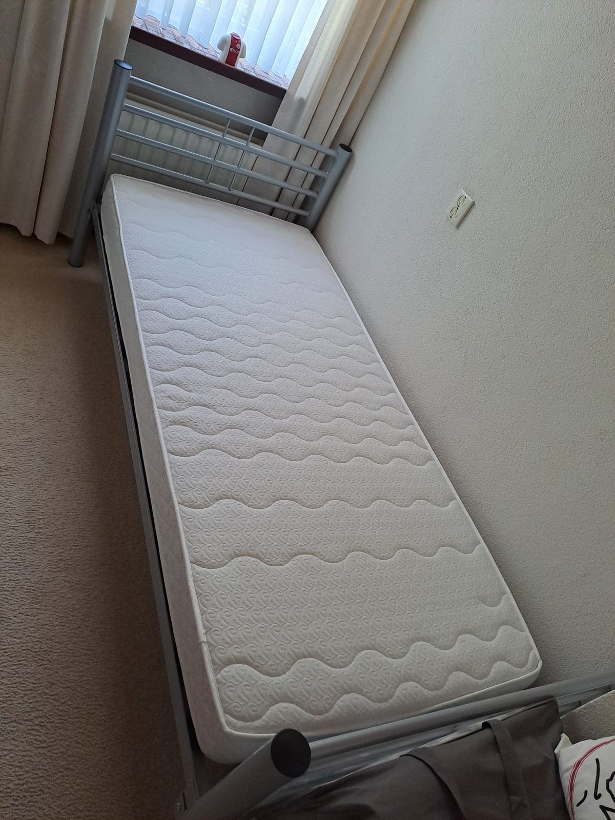 Eenpersoonsbed met matras en lattenbodem, Ophalen, Gebruikt, 90 cm, Eenpersoons