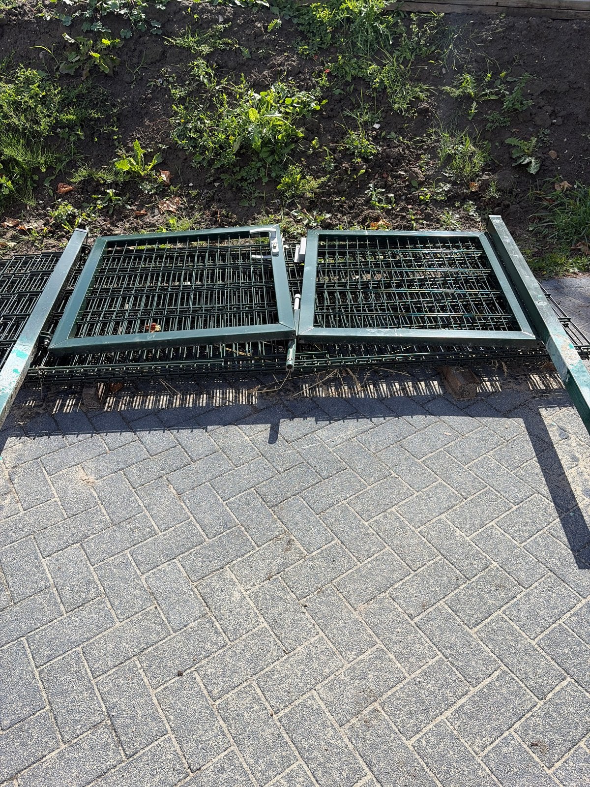 Groen dubbelstaafmat hekwerk met poort, Ophalen, Met poort, Gebruikt, Dubbelstaafmat hekwerk
