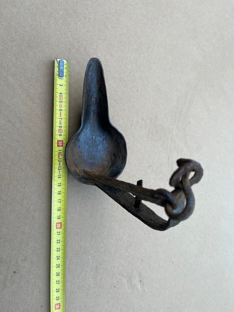 Antieke ijzeen olie lamp, Antiek en Kunst, Antiek | Gereedschap en Instrumenten, Ophalen of Verzenden