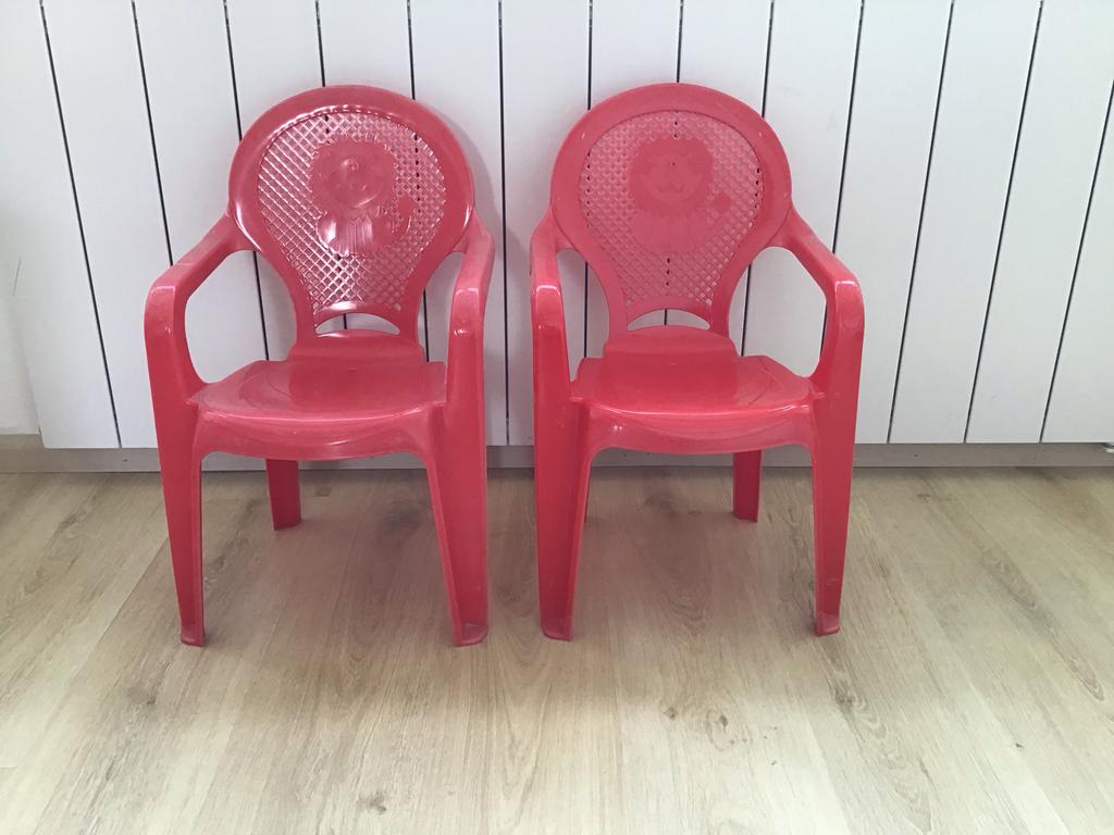 Twee rode kinderstoeltjes, Ophalen of Verzenden, Gebruikt, Stoel(en)