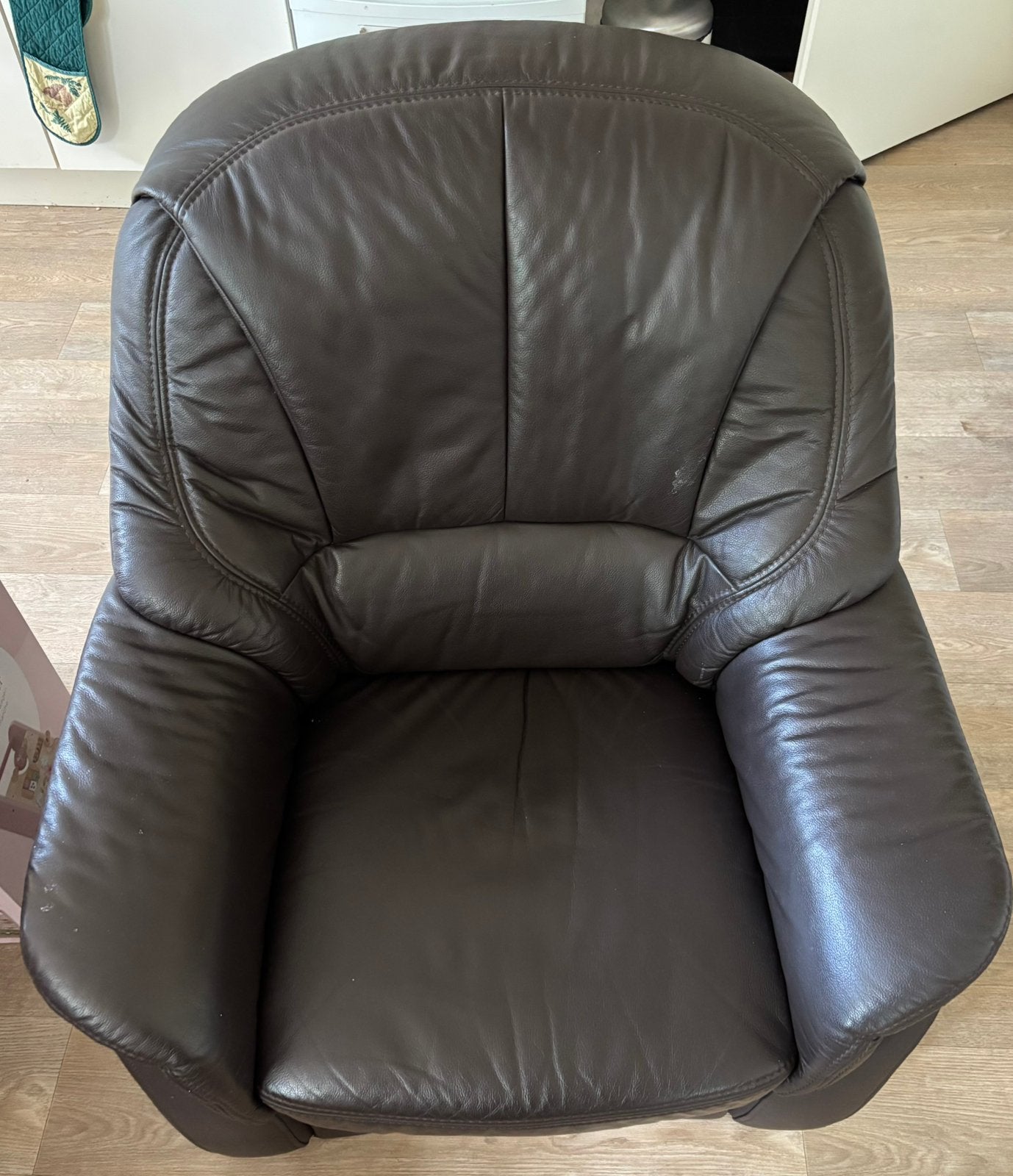 Bruine huiskamerstoel, Huis en Inrichting, Fauteuils, Ophalen, Gebruikt, 100 tot 125 cm, Leer