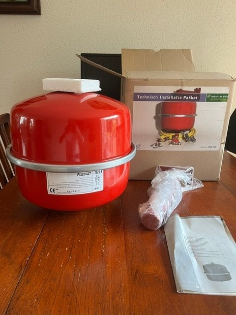 Expansievat Flamco 18 liter met steun, hagelnieuw, 30 tot 80 cm, Hoog rendement (Hr), Cv-ketel of Combi-ketel, Nieuw