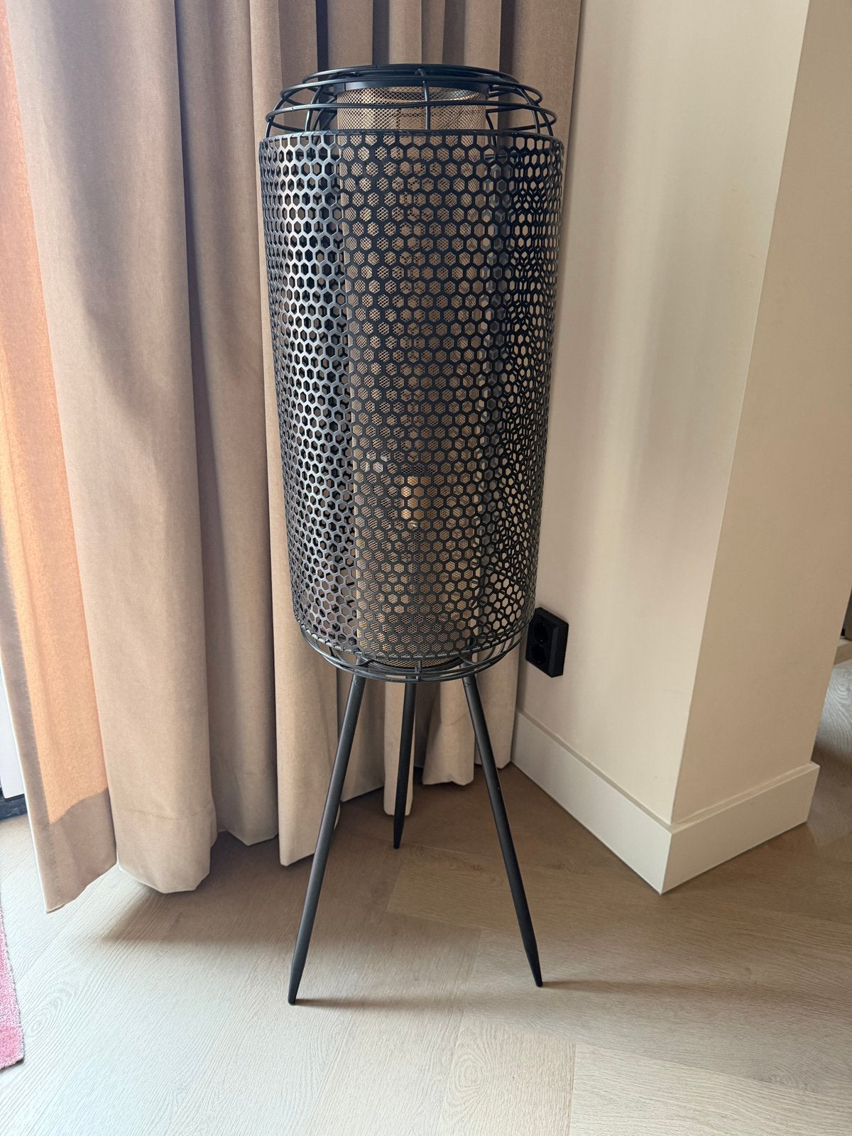 Dutchbone Archer Vloerlamp - Stijlvolle Verlichting, Huis en Inrichting, Gebruikt, 100 tot 150 cm, Metaal, E27 (groot)