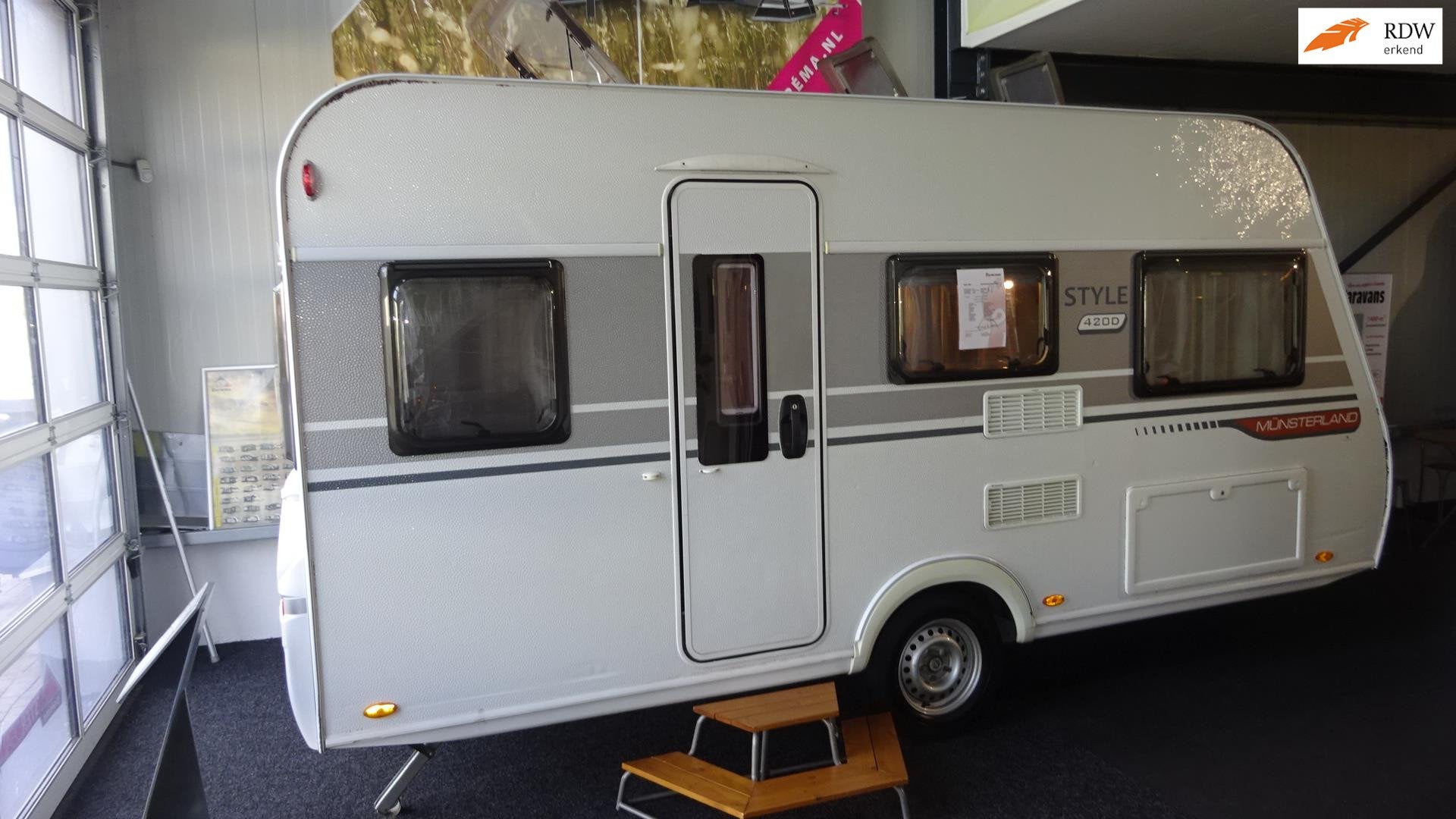 LMC Munsterland Style 420 F 2019 VASTBED TREINZIT 1018 kg, Bedrijf, Hordeur, LMC en Münsterland, Tot en met 4