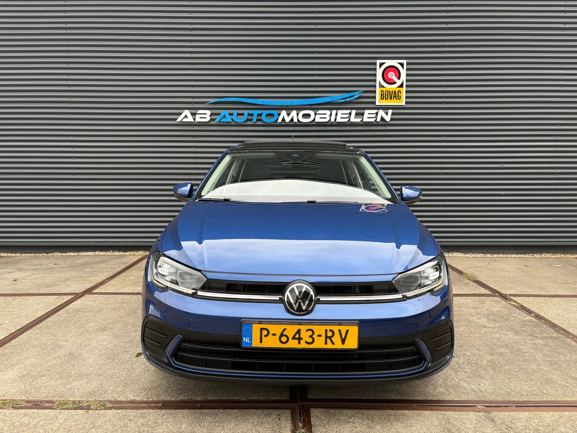 Volkswagen Polo 1.0 TSI Life Business CARPLAY/ NAVI/ PANORAM, Dealer onderhouden, Gebruikt, Euro 6, Met garantie (alle)