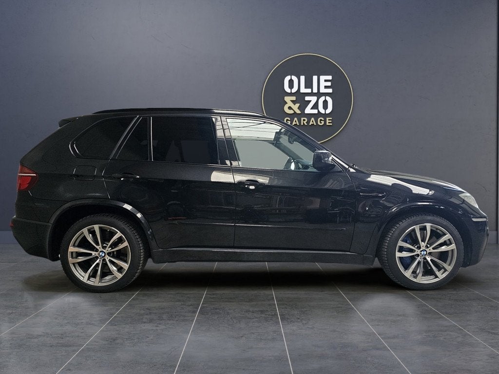 BMW X5 M 4.4i V8 | All-in | Akrapovic | Luchtvering | Leder, Gebruikt, 4395 cc, 3000 kg, Zwart