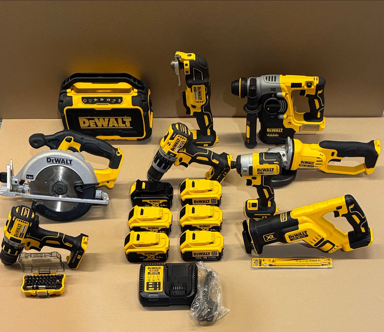 DeWALT 18V XR, 7+1 delige Brushless Set, 6x Accu + T-STAK, Ophalen, Zo goed als nieuw, Gereedschapsset, DeWalt