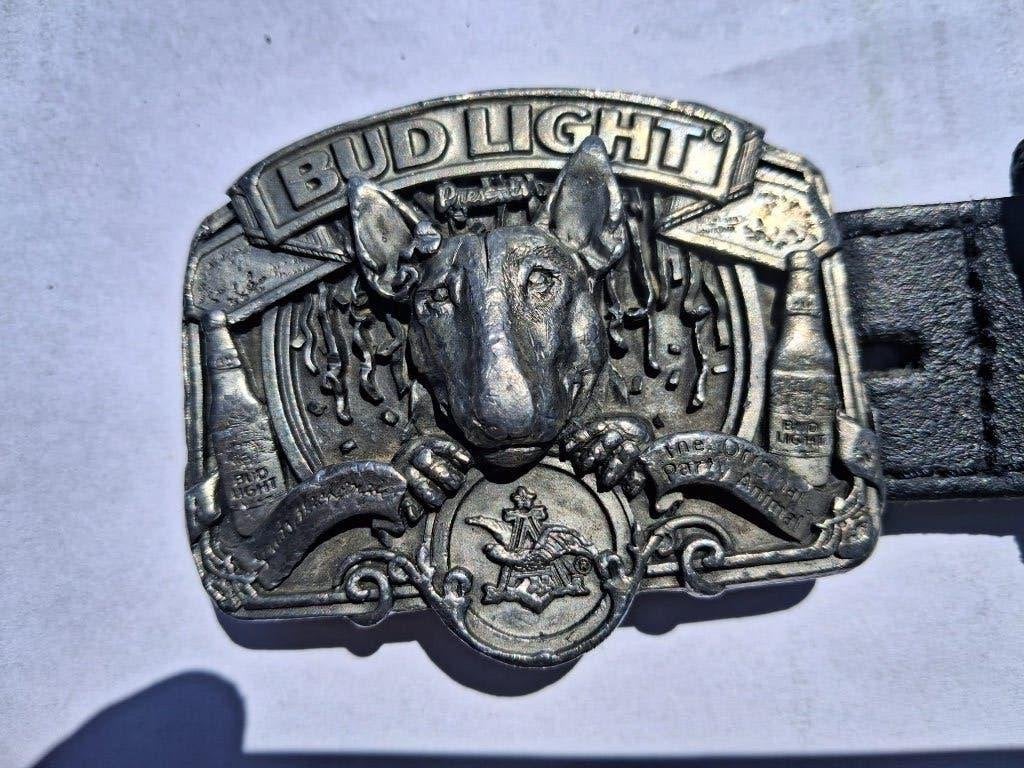 Vintage Bud bier Bull Terrier Buckle  leren riem 1987 105cm, Overige kleuren, Verzenden, Echt leder, 105 tot 115 cm