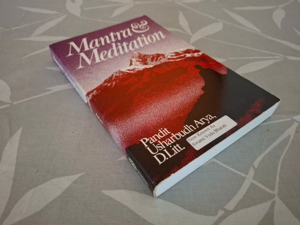 MANTRA & MEDITATION - Pandit Usharbudh Arya, Achtergrond en Informatie, Ophalen of Verzenden, Zo goed als nieuw, Overige onderwerpen