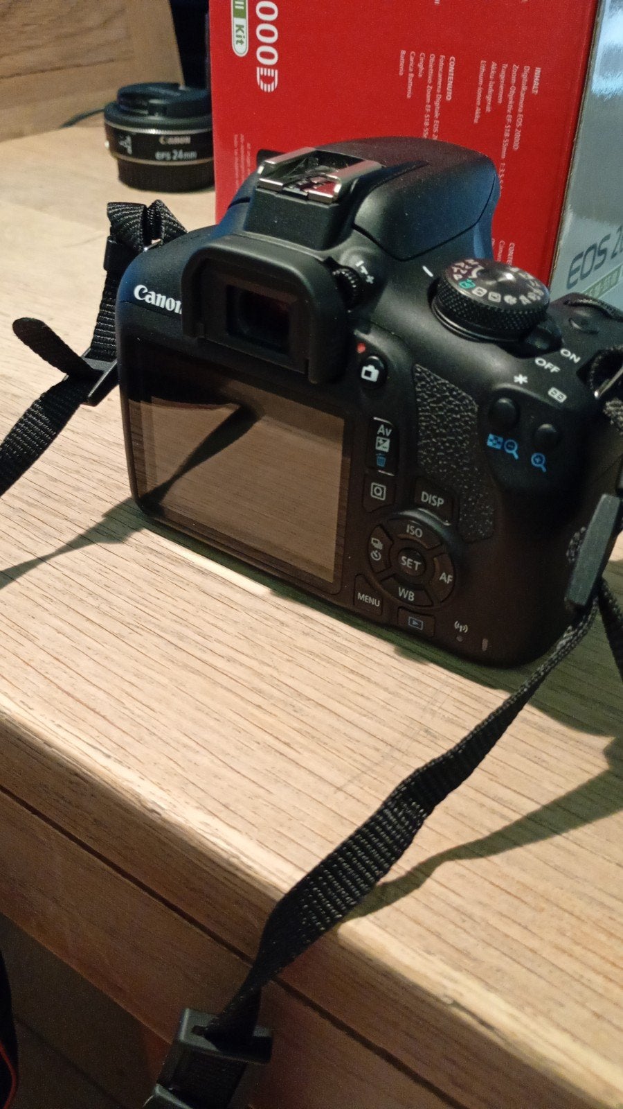 Canon EOS 2000D met 18-55mm en 24mm lenzen, Spiegelreflex, Zo goed als nieuw, 4 t/m 7 keer, Ophalen