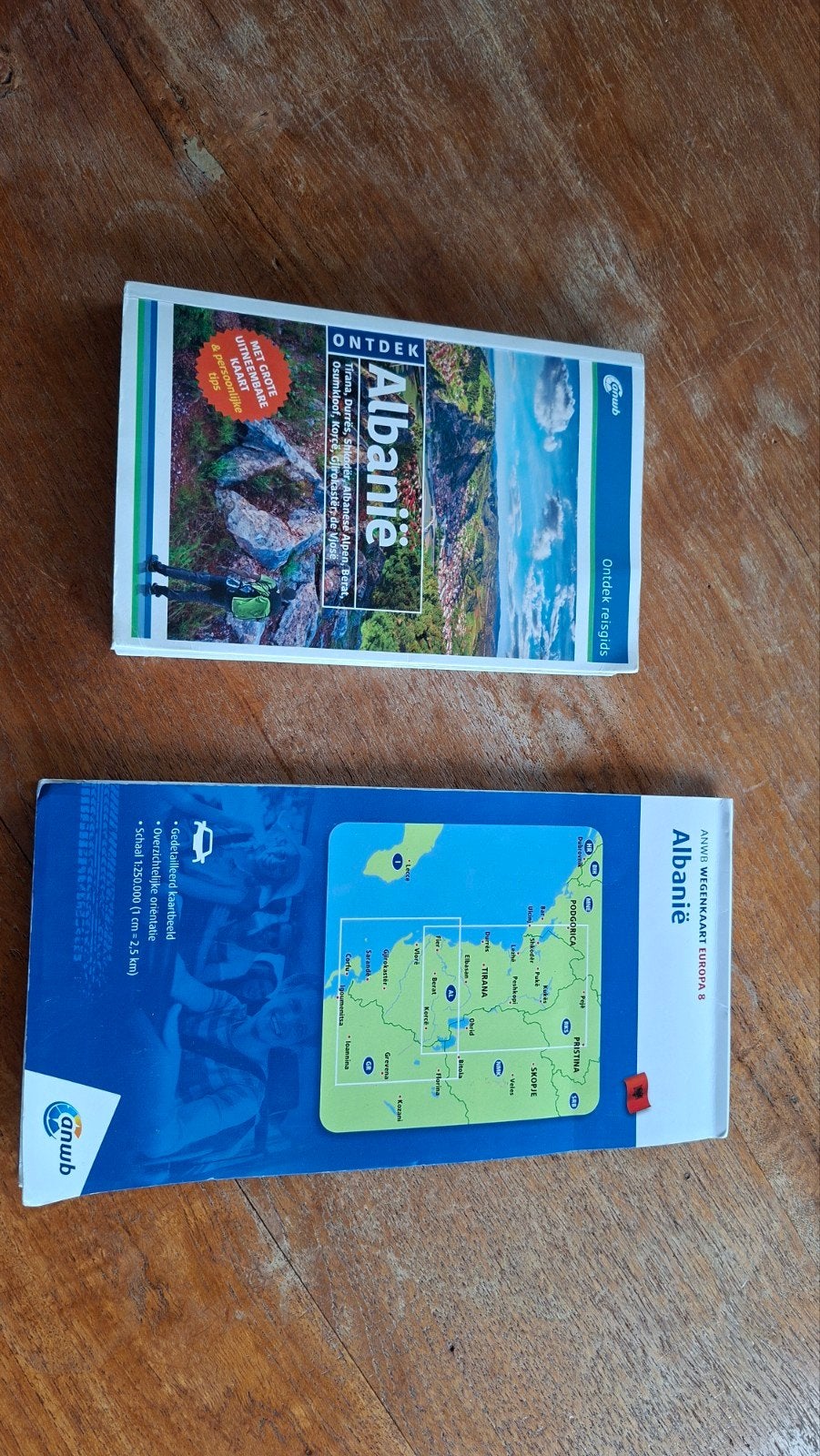 ANWB Ontdek Albanië Reisgids en wegenkaart, Europa, Ophalen of Verzenden, Zo goed als nieuw, Reisgids of -boek