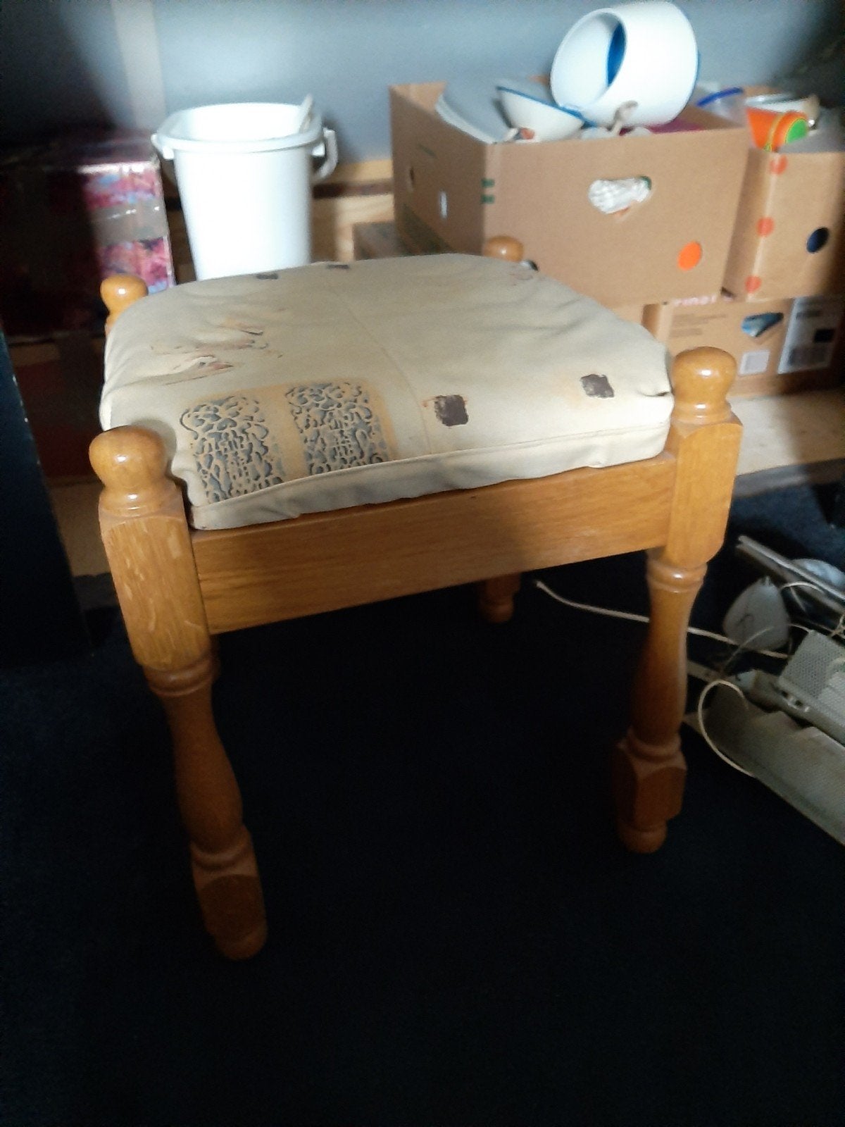 Houten krukje met stoffen zitting, Hout, Gebruikt, Bruin, Ophalen of Verzenden