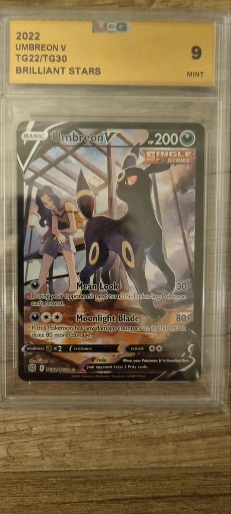 ZELDZAAM! Umbreon V brilliant stars TG22/TG30 GRADED 9, Ophalen of Verzenden, Zo goed als nieuw