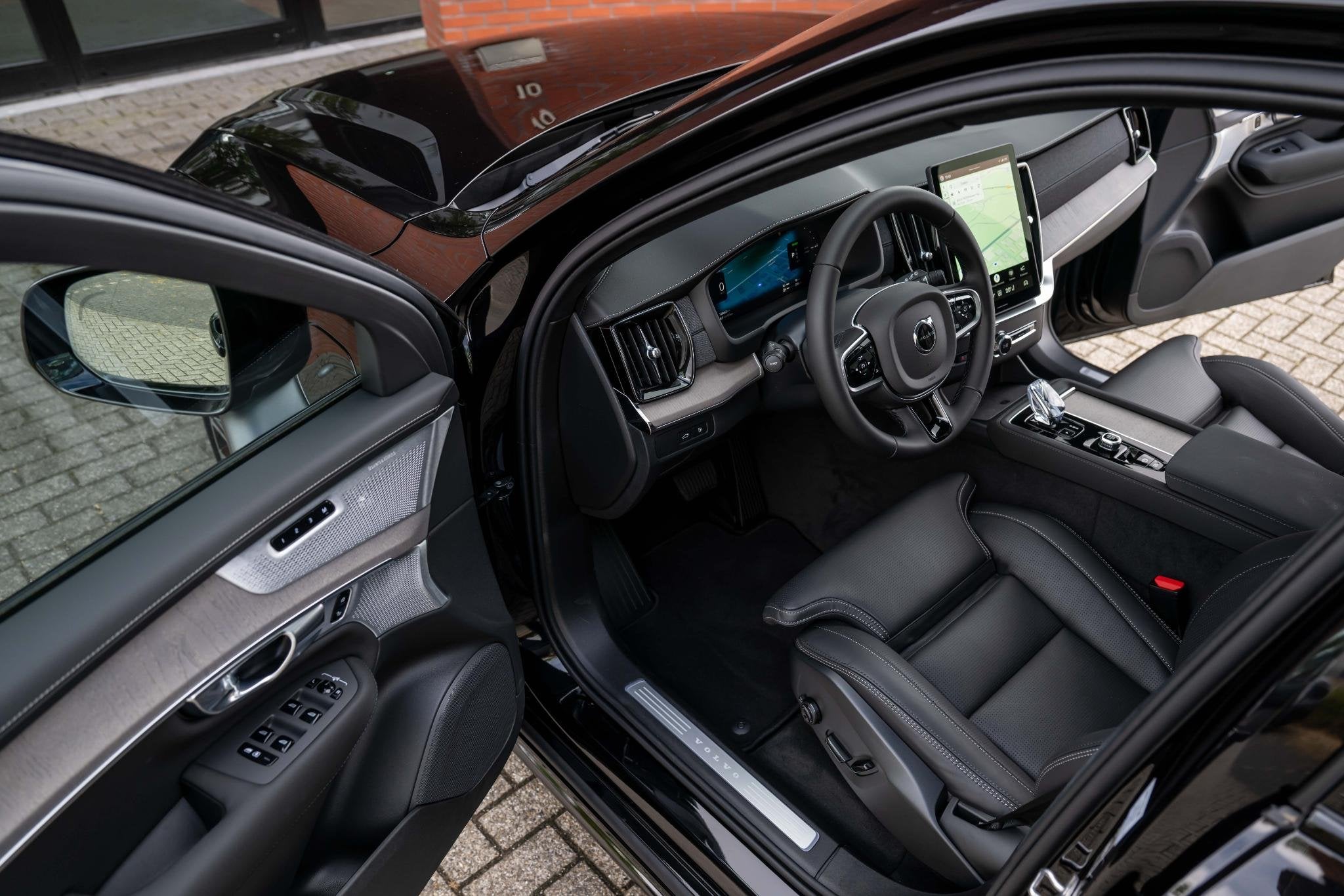 Volvo XC90 2.0 T8 Plug-in hybrid AWD Ultra Dark Alle Opties, Auto's, Dealer onderhouden, Gebruikt, 4 cilinders, 1969 cc