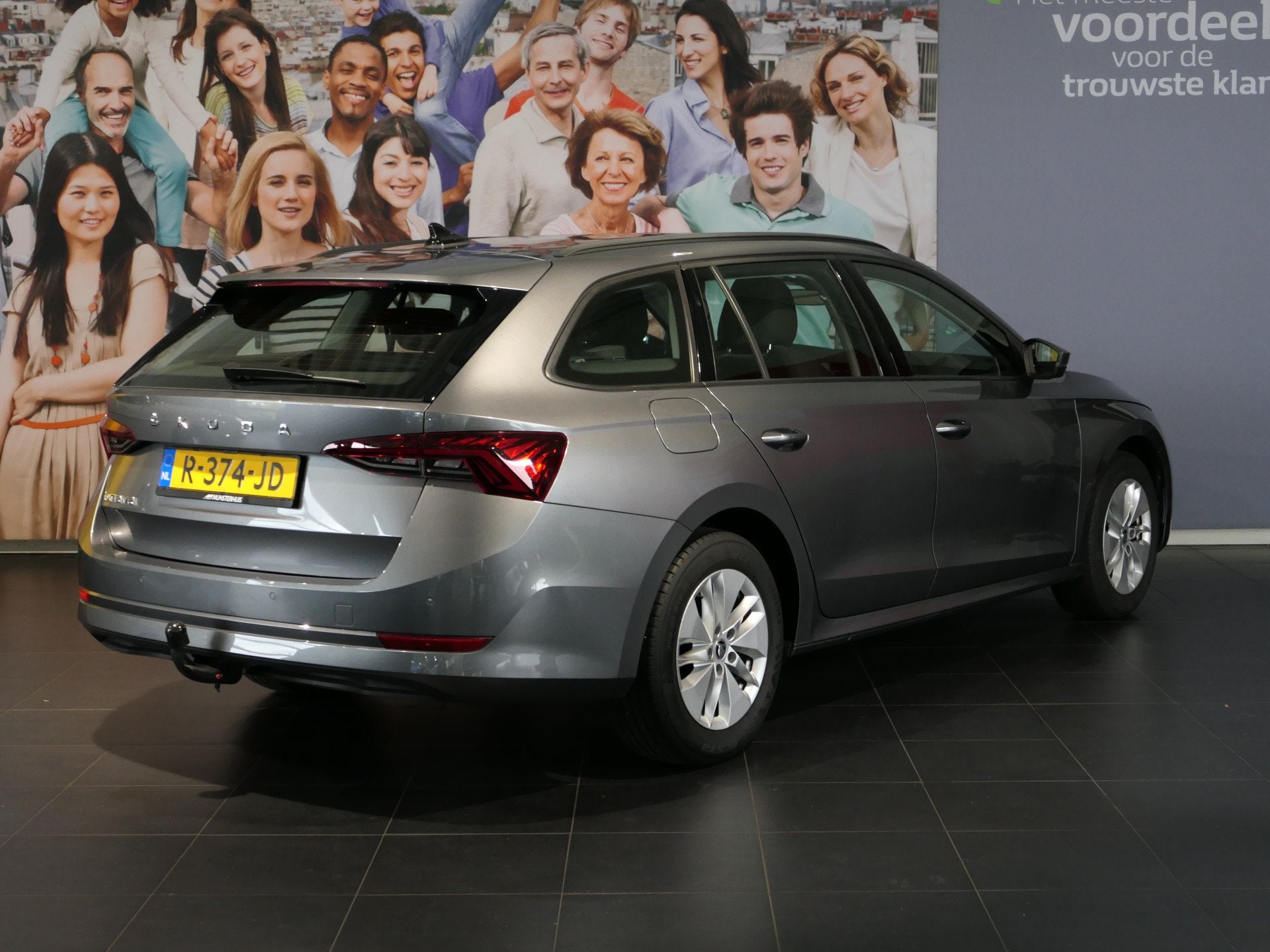 Skoda Octavia Combi 1.0 TSI Business Edition - Elektr koffer, Voorwielaandrijving, Stof, Gebruikt, Origineel Nederlands