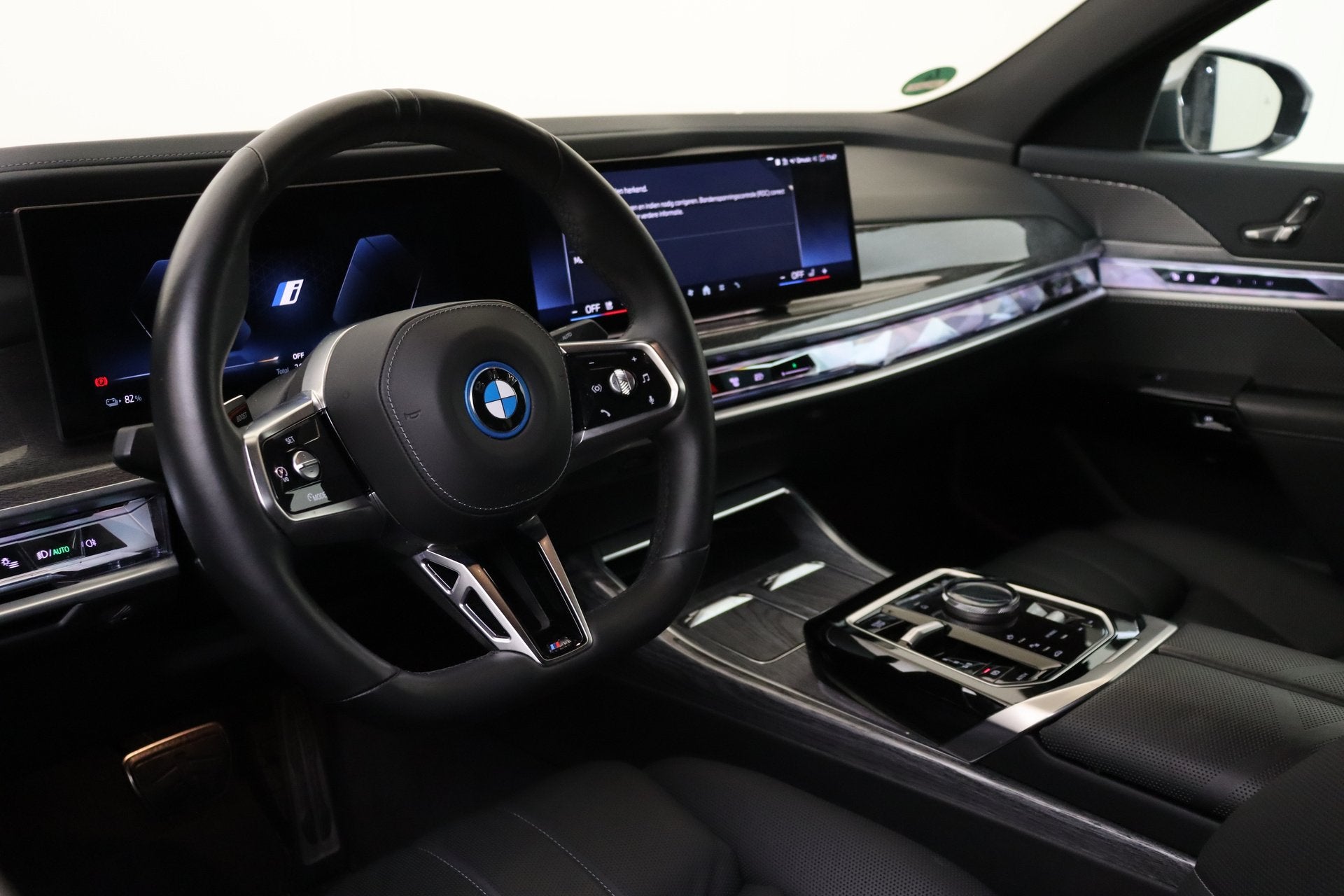 BMW i7 eDrive50 High Executive M Sport / Panoramadak / Stoel, Auto's, Dealer onderhouden, Achterwielaandrijving, Gebruikt, Zwart