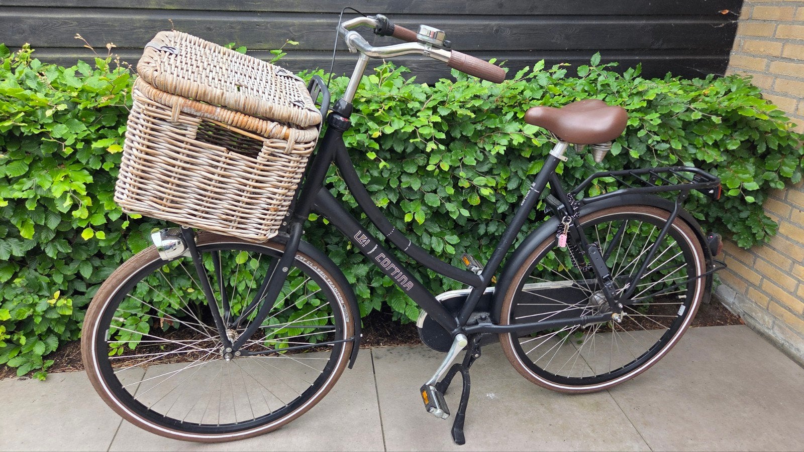 Cortina U4 Damesfiets 61 inch met mand, Fietsen en Brommers, Fietsen | Dames | Damesfietsen, Terugtraprem, 56 cm of meer, Ophalen