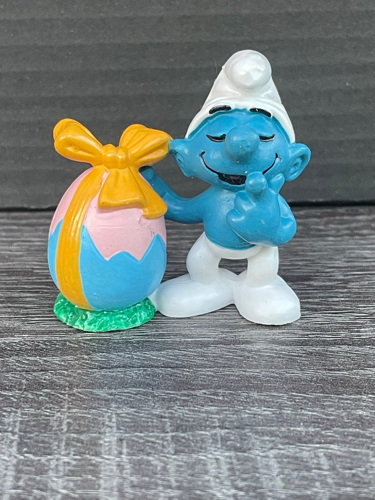 Smurf met Paasei - Vintage Smurfen Figuurtje, Ophalen of Verzenden, Gebruikt, Overige Smurfen, Poppetje, Figuurtje of Knuffel