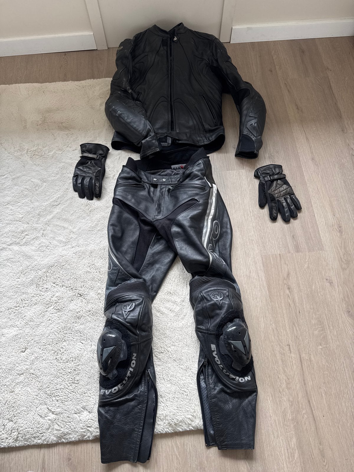 Motorpak: Akito jas (M) en Evo broek (48), aanritsbaar, Motoren, Kleding | Motorkleding, Ophalen, Tweedehands, Heren, Combipak