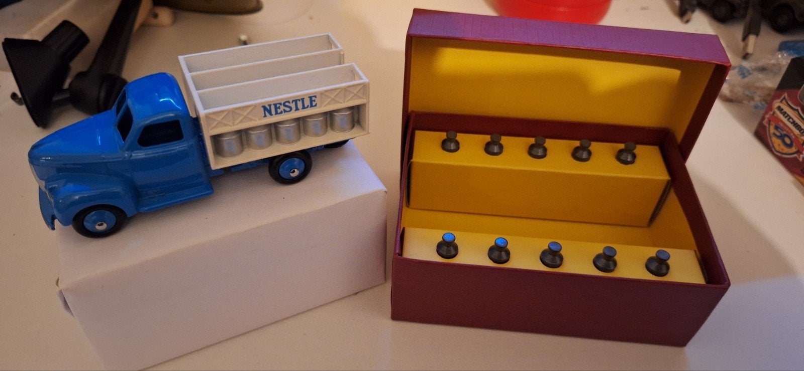 Atlas Dinky Toys Nestlé Melkwagen met Melkbussen, Ophalen of Verzenden, Zo goed als nieuw, Bus of Vrachtwagen