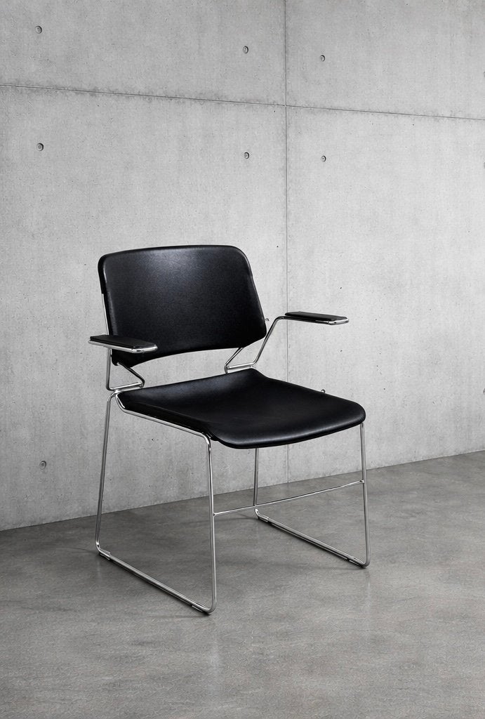 4 stuks Matrix Krueger stapelstoelen Thomas Tolleson, Ophalen, Zo goed als nieuw, Rood, Vijf, Zes of meer stoelen