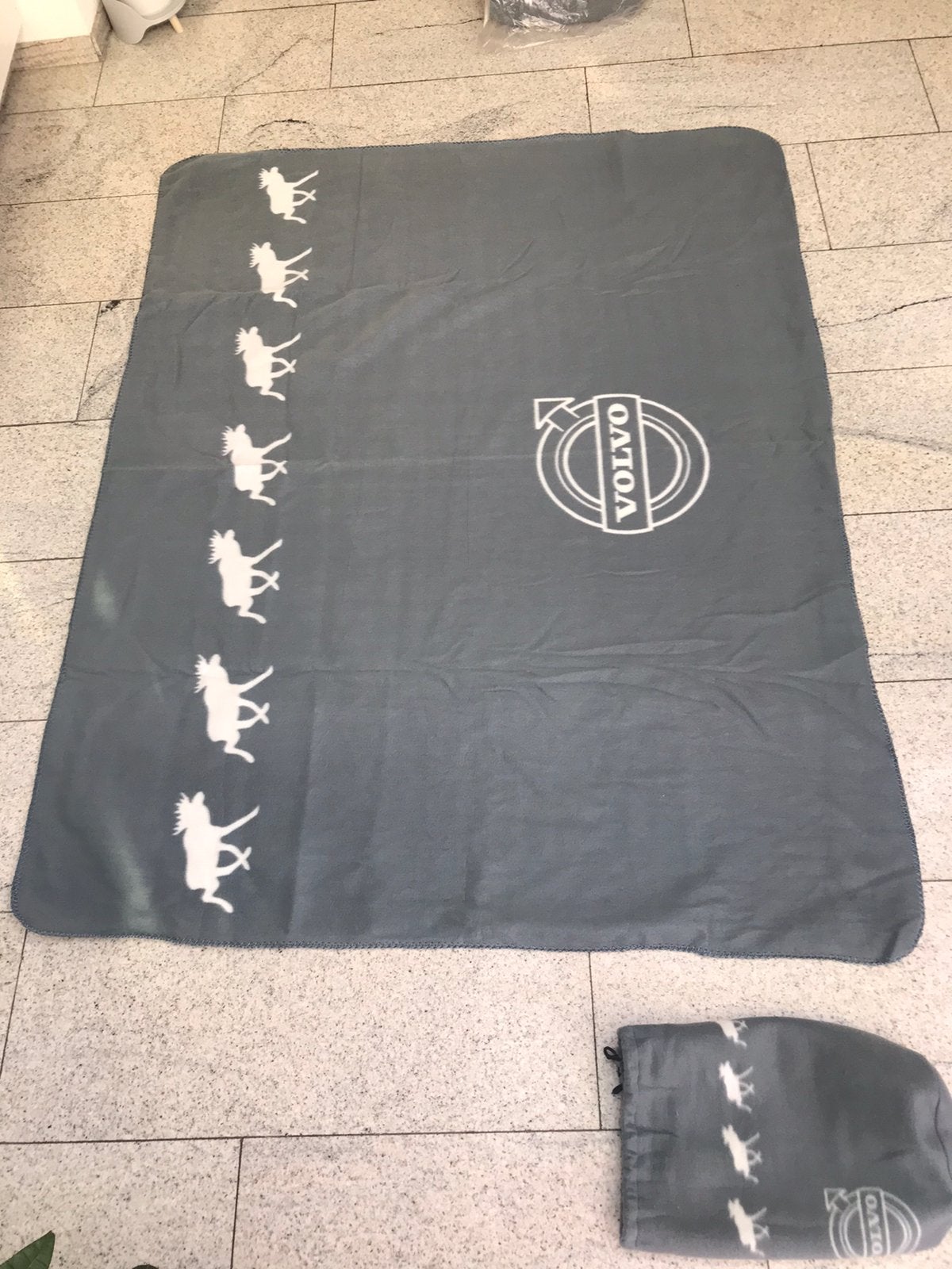 Volvo nieuwe reis deken met logo en Elanden in opbergtas, Verzamelen, Ophalen, Nieuw, Auto's