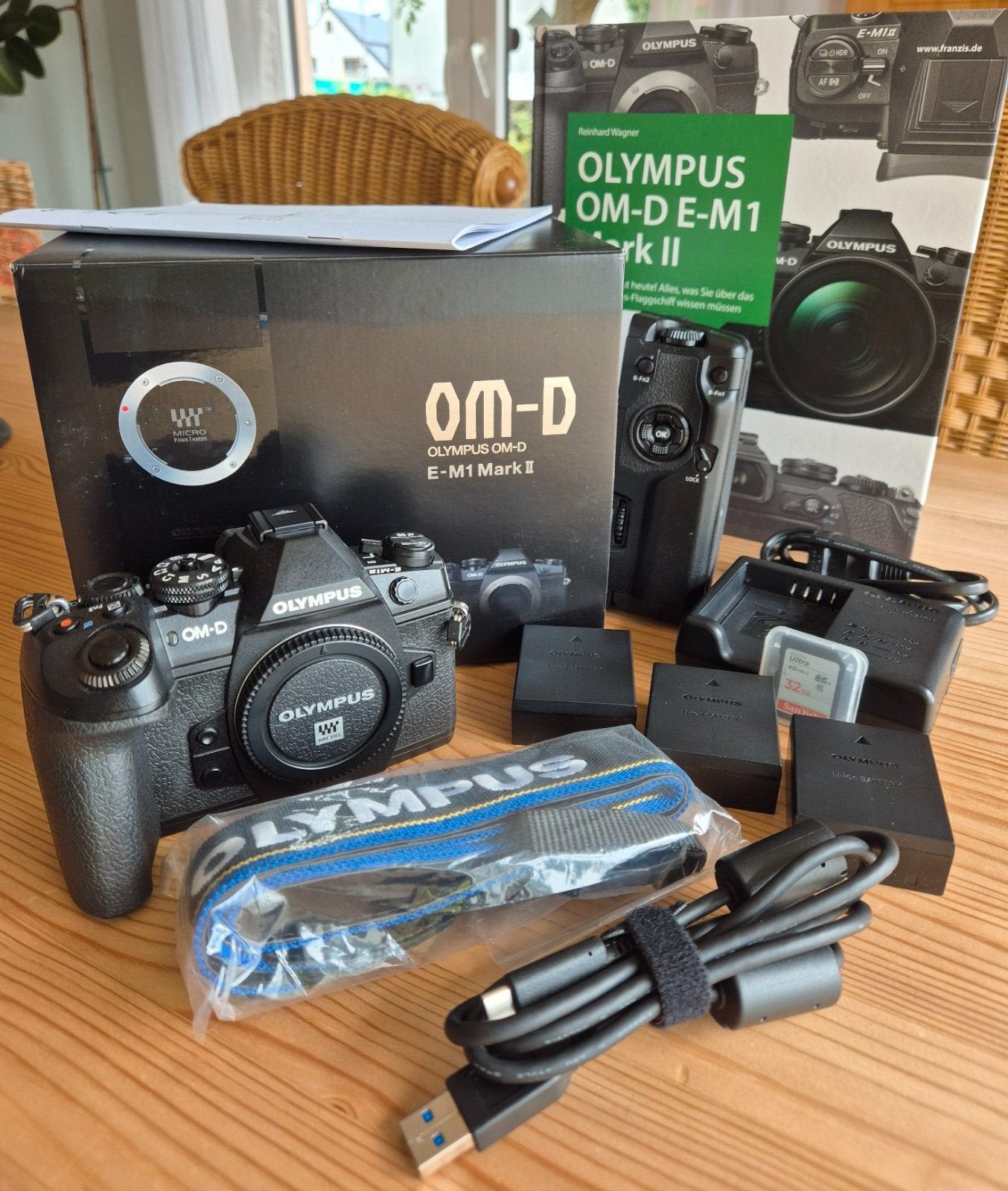 Olympus Camera OM-D E-M1 Mark II 20,4MP camera met HLD-9
