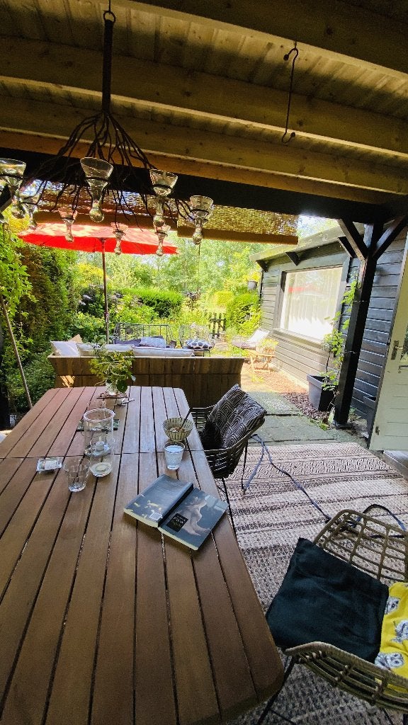 Sfeervol houten vakantiehuis riante overkapping Friesland, 2 slaapkamers, Verkoop zonder makelaar, Chalet, 50 m²