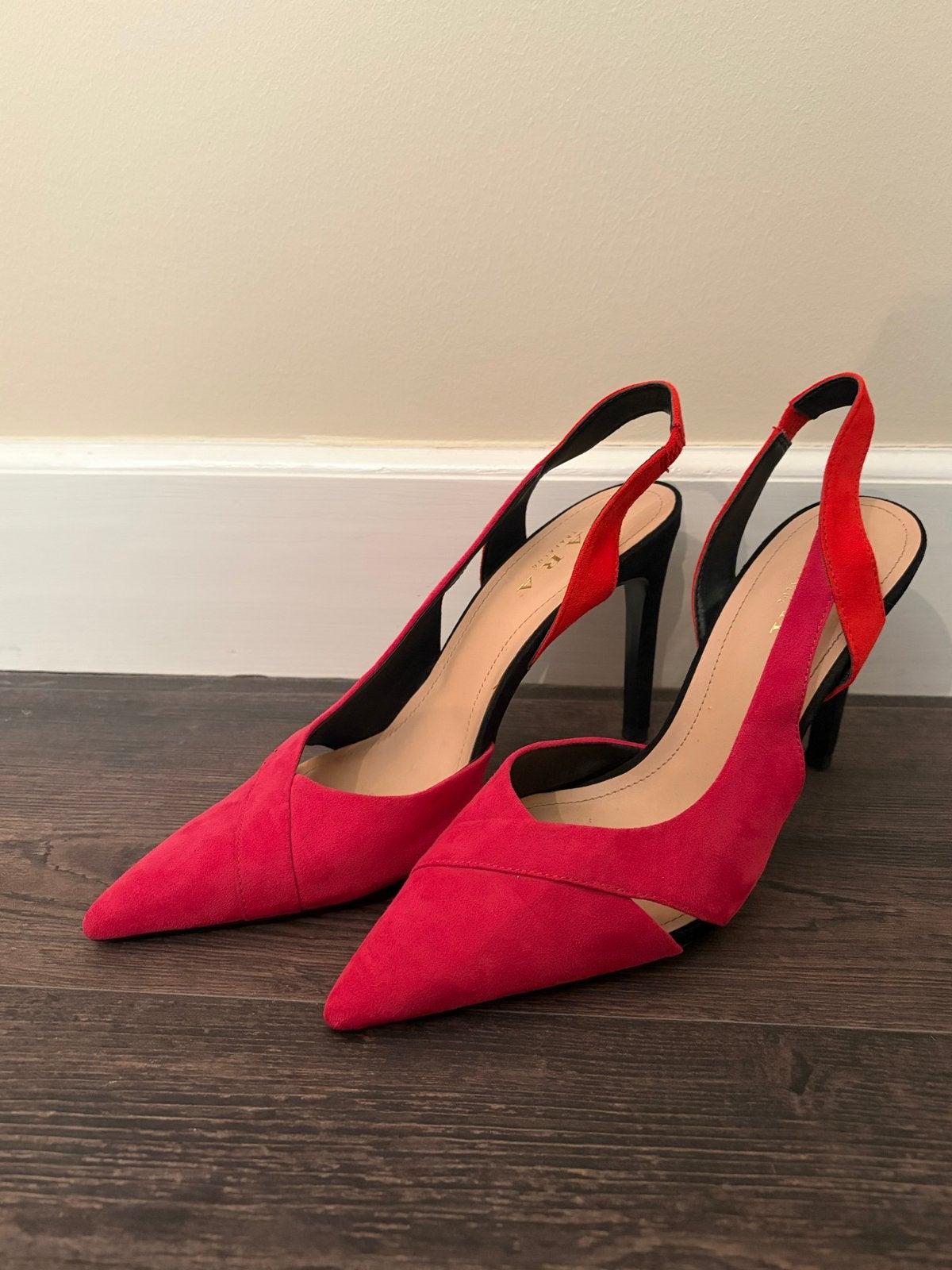 Rode Zara hakken, Kleding | Dames, Schoenen, Ophalen of Verzenden, Gedragen, Rood, Pumps