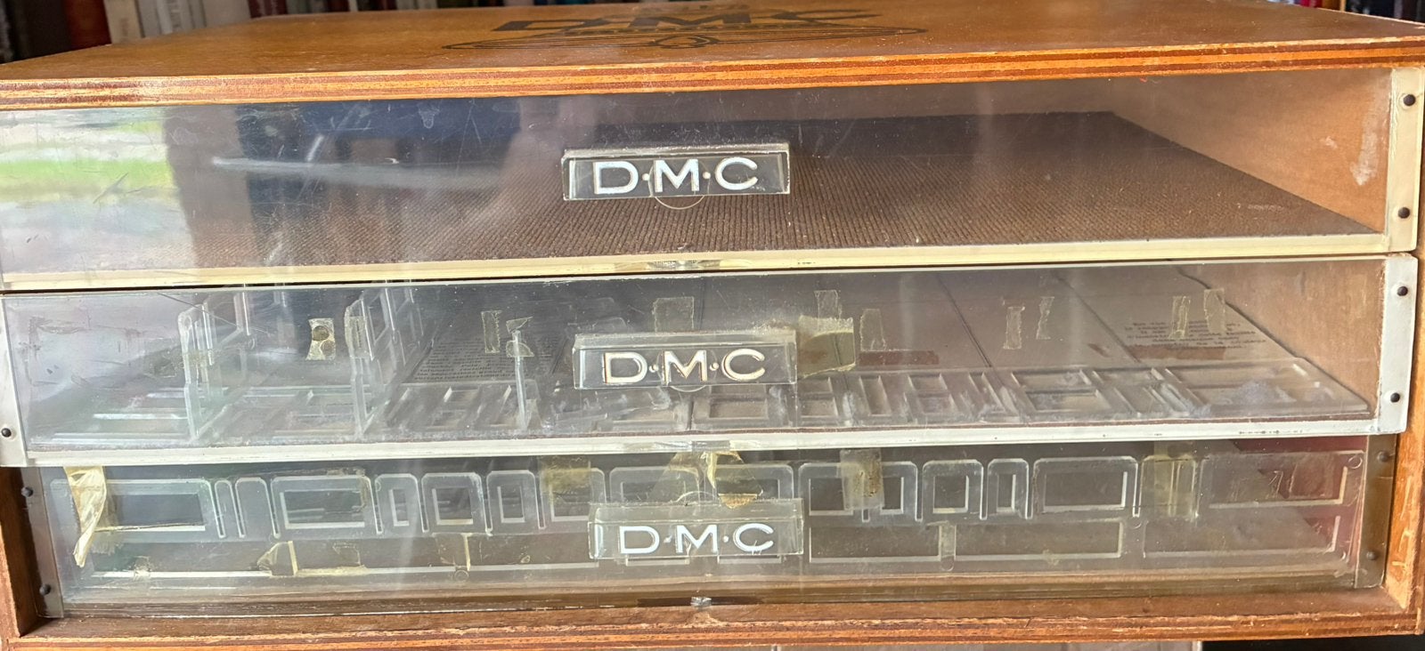 DMC kastje, Ophalen of Verzenden, Gebruikt