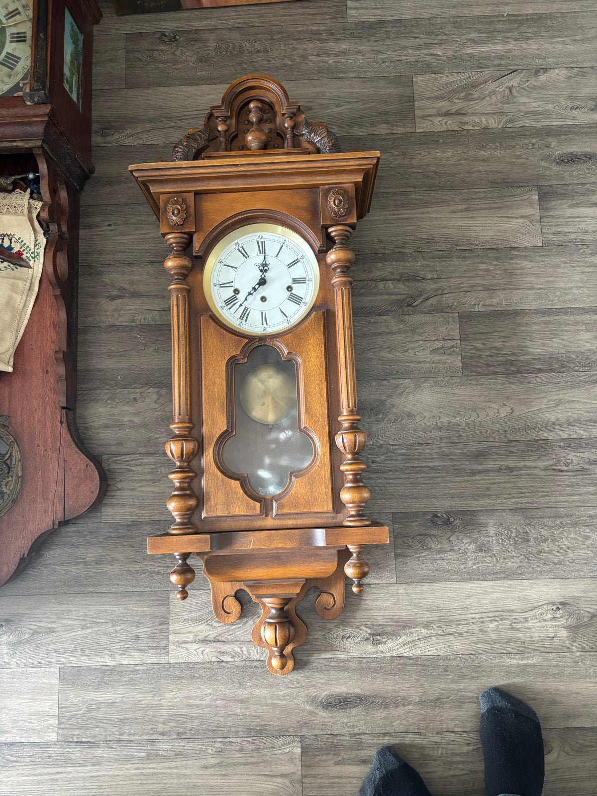 Antieke houten wandklok met slinger, Ophalen of Verzenden
